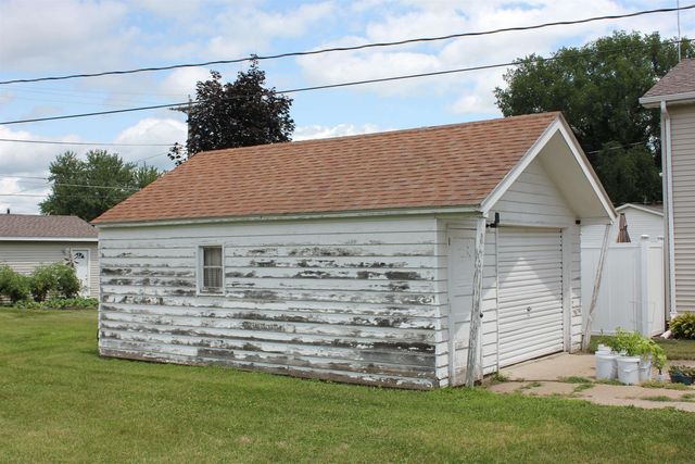225 Toneff Drive, Elk Run Heights, IA 50707