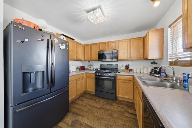 370 Dartmoor Avenue, Romeoville, IL 60446