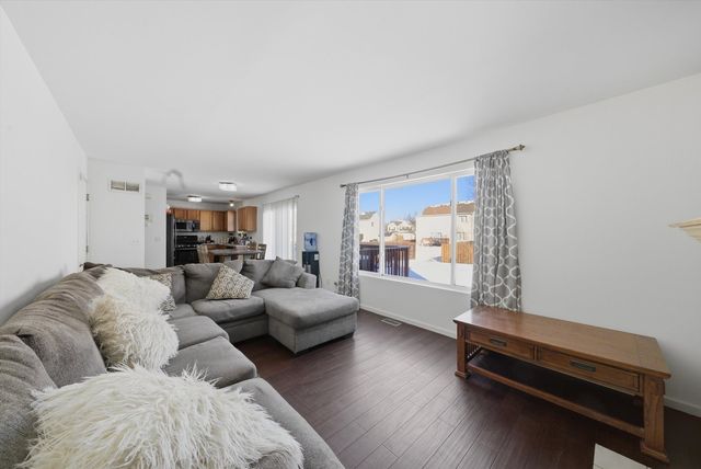 370 Dartmoor Avenue, Romeoville, IL 60446