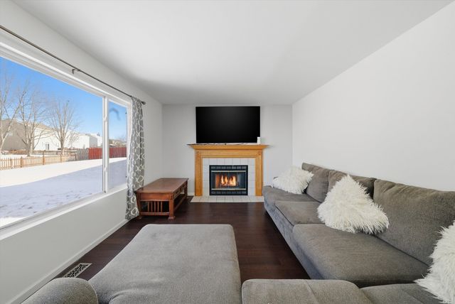 370 Dartmoor Avenue, Romeoville, IL 60446