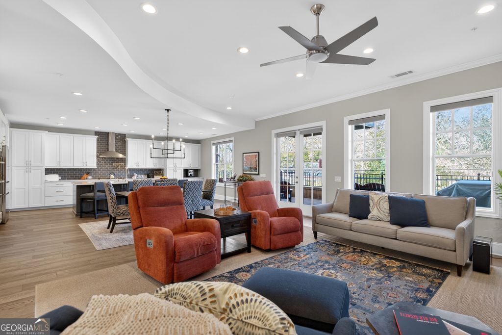 8255 Main Street, Woodstock, GA 30188