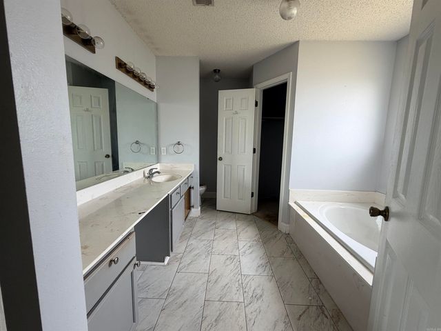 24 Meadow Ridge Loop, Maumelle, AR 72113