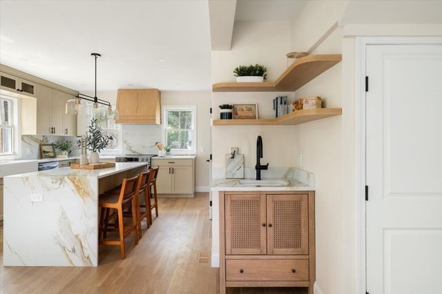 30 Shore St, Falmouth, MA 02540