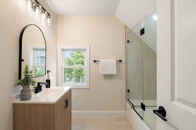 30 Shore St, Falmouth, MA 02540