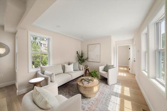 30 Shore St, Falmouth, MA 02540