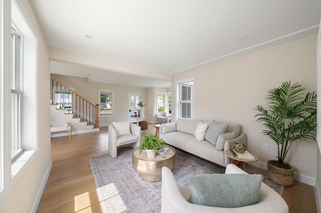 30 Shore St, Falmouth, MA 02540