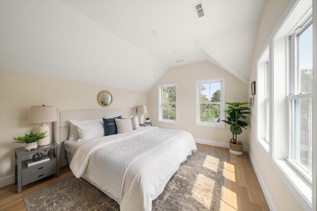 30 Shore St, Falmouth, MA 02540