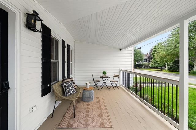 30 Shore St, Falmouth, MA 02540