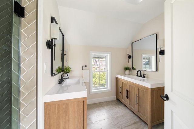 30 Shore St, Falmouth, MA 02540