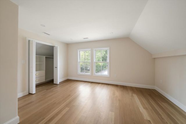 30 Shore St, Falmouth, MA 02540