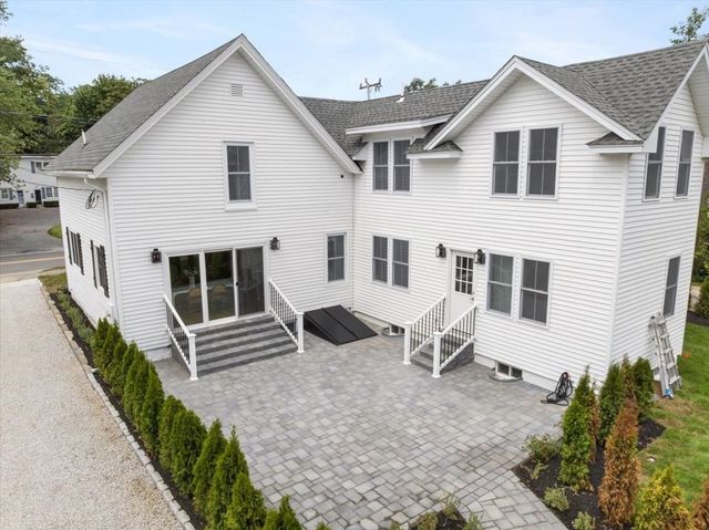 30 Shore St, Falmouth, MA 02540