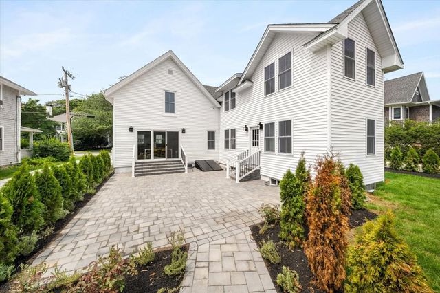 30 Shore St, Falmouth, MA 02540