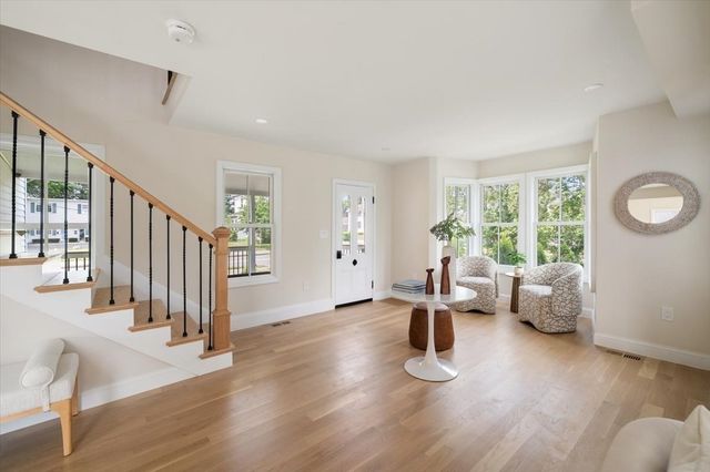 30 Shore St, Falmouth, MA 02540