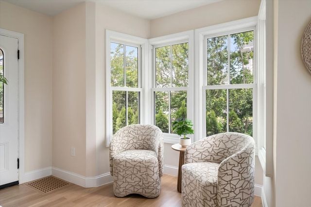 30 Shore St, Falmouth, MA 02540