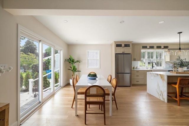 30 Shore St, Falmouth, MA 02540