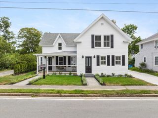 30 Shore St, Falmouth, MA 02540
