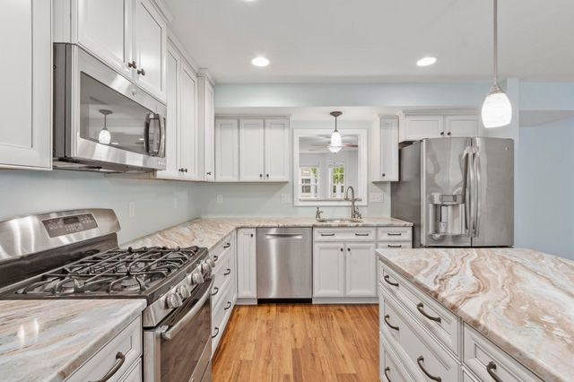 39 Kensington Way 39, Tewksbury, MA 01876