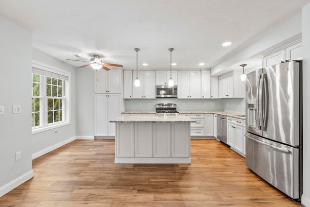 39 Kensington Way 39, Tewksbury, MA 01876