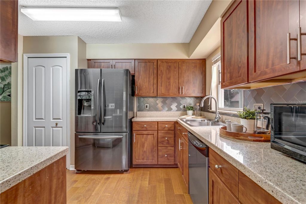 Image 12 of property listing at 1324 SILVERTHORN DRIVE, Orlando, FL 32825