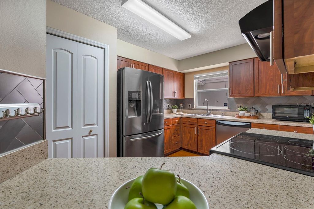 Image 14 of property listing at 1324 SILVERTHORN DRIVE, Orlando, FL 32825
