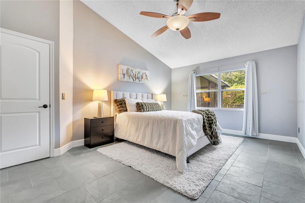 Image 15 of property listing at 1324 SILVERTHORN DRIVE, Orlando, FL 32825