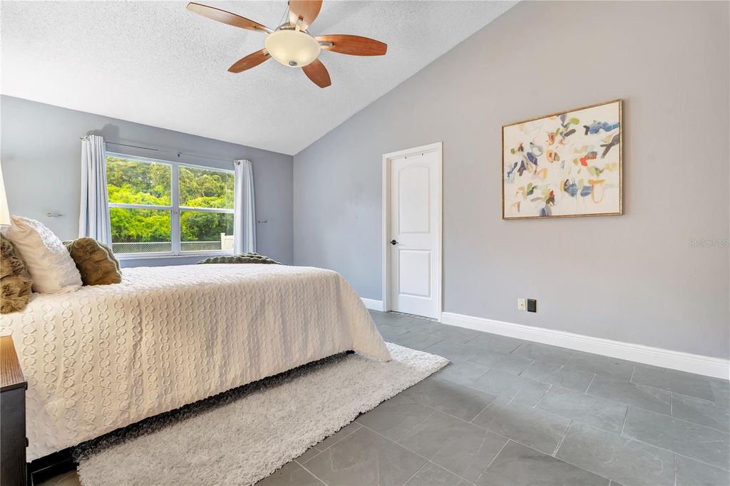 Image 16 of property listing at 1324 SILVERTHORN DRIVE, Orlando, FL 32825