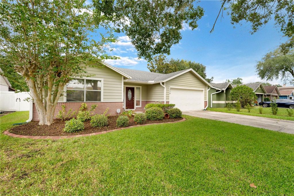 Image 3 of property listing at 1324 SILVERTHORN DRIVE, Orlando, FL 32825