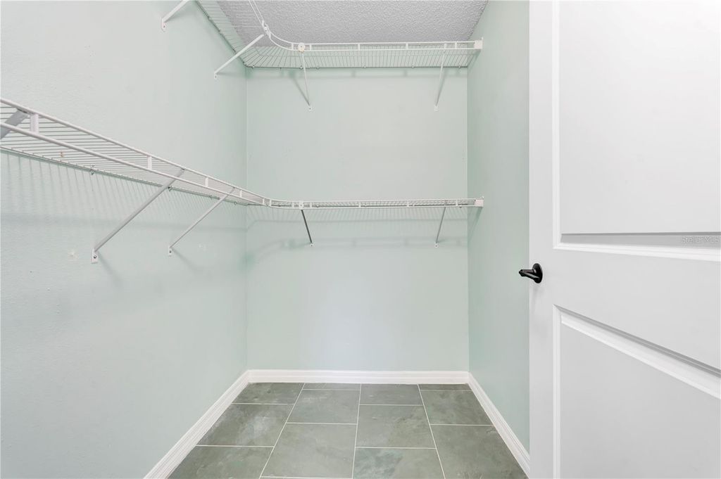 Image 21 of property listing at 1324 SILVERTHORN DRIVE, Orlando, FL 32825