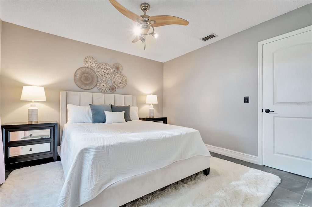 Image 23 of property listing at 1324 SILVERTHORN DRIVE, Orlando, FL 32825