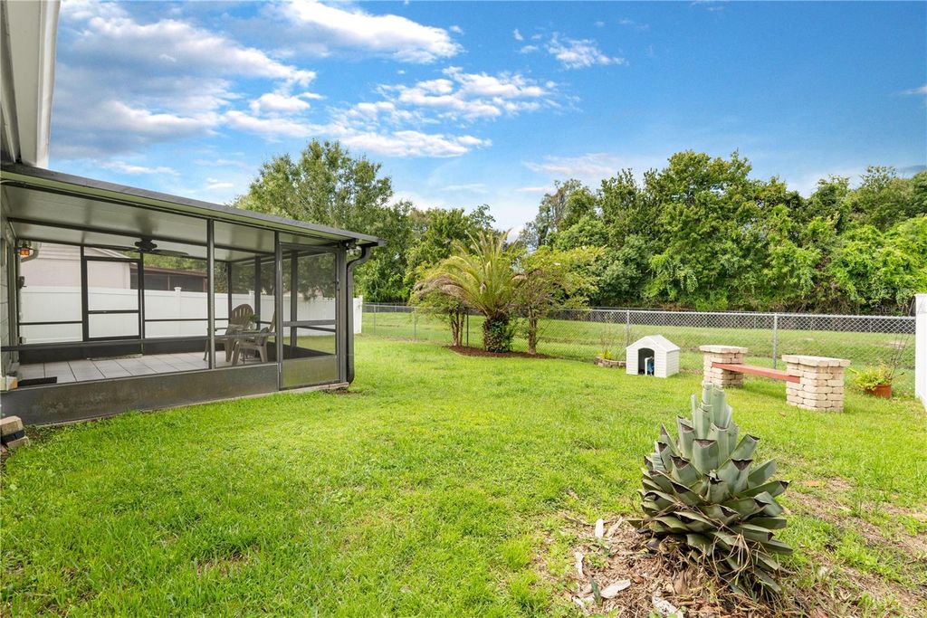Image 31 of property listing at 1324 SILVERTHORN DRIVE, Orlando, FL 32825