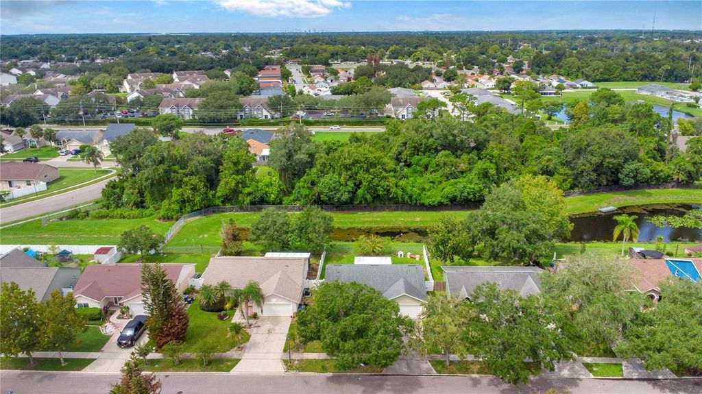 Image 34 of property listing at 1324 SILVERTHORN DRIVE, Orlando, FL 32825