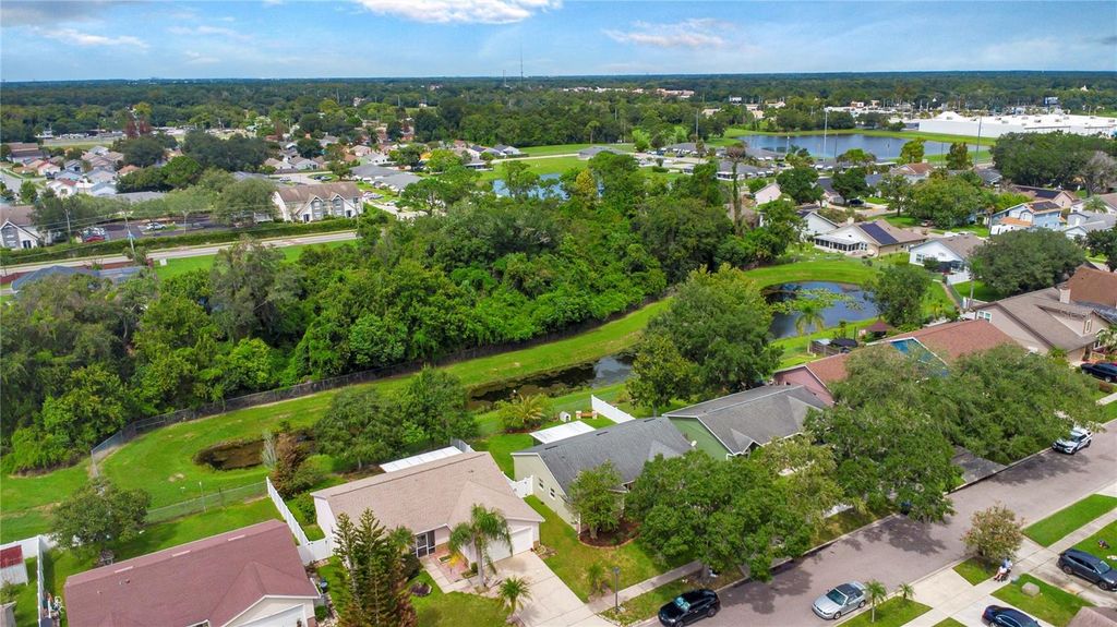 Image 35 of property listing at 1324 SILVERTHORN DRIVE, Orlando, FL 32825