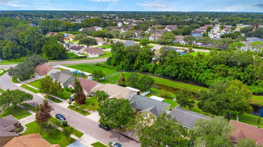 Image 36 of property listing at 1324 SILVERTHORN DRIVE, Orlando, FL 32825