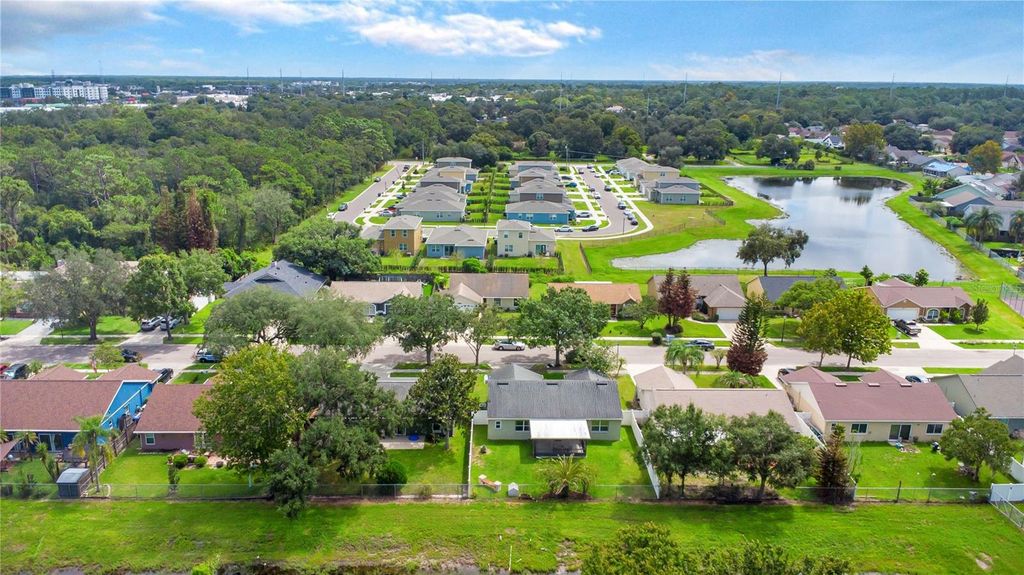 Image 38 of property listing at 1324 SILVERTHORN DRIVE, Orlando, FL 32825