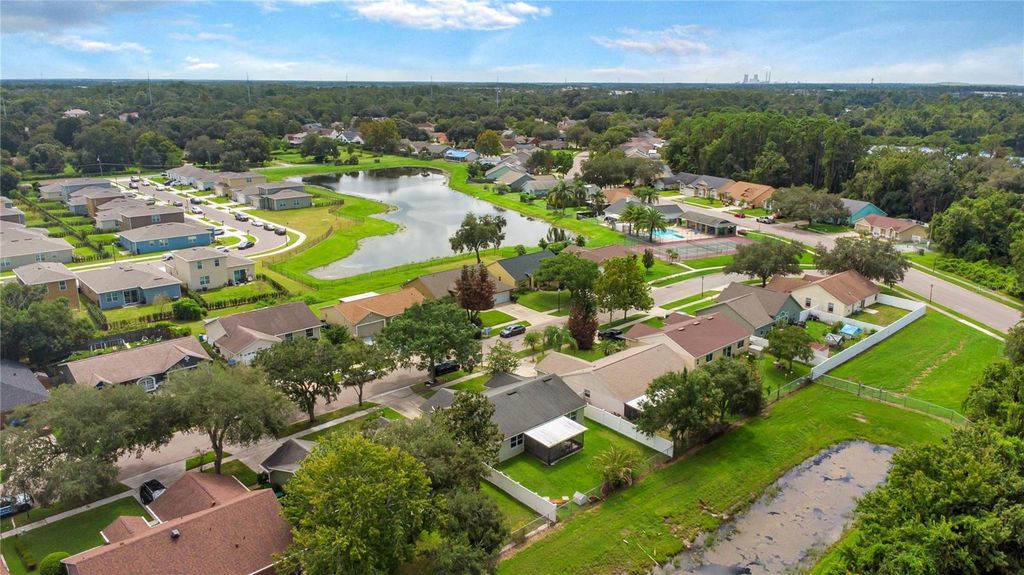 Image 39 of property listing at 1324 SILVERTHORN DRIVE, Orlando, FL 32825