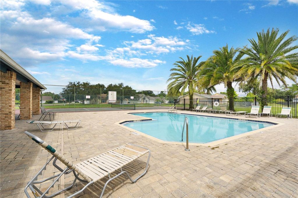 Image 41 of property listing at 1324 SILVERTHORN DRIVE, Orlando, FL 32825