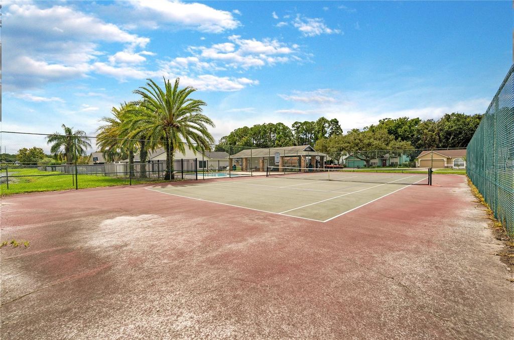 Image 42 of property listing at 1324 SILVERTHORN DRIVE, Orlando, FL 32825