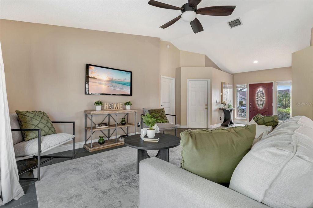 Image 7 of property listing at 1324 SILVERTHORN DRIVE, Orlando, FL 32825