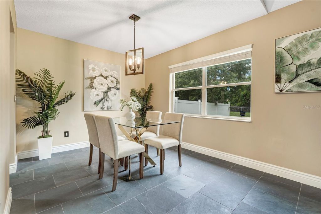 Image 10 of property listing at 1324 SILVERTHORN DRIVE, Orlando, FL 32825