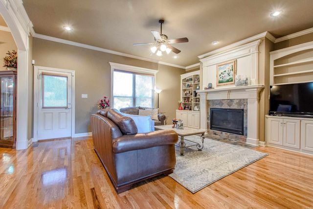 209 Commentry Lane, Little Rock, AR 72223