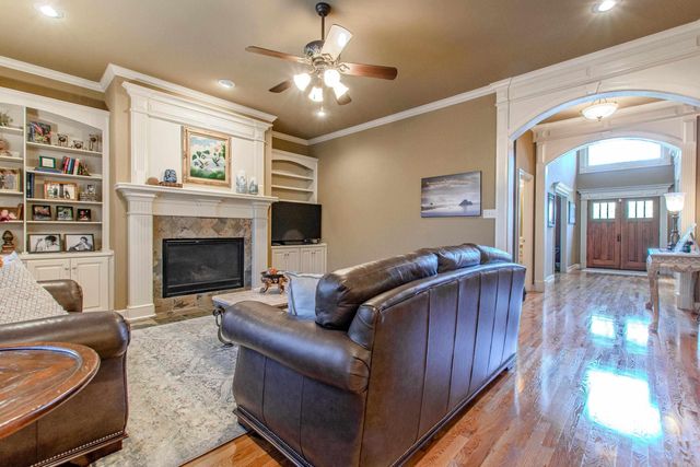 209 Commentry Lane, Little Rock, AR 72223