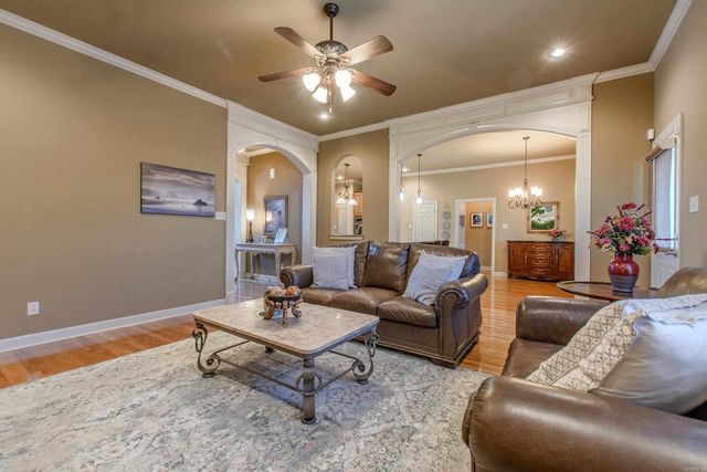 209 Commentry Lane, Little Rock, AR 72223