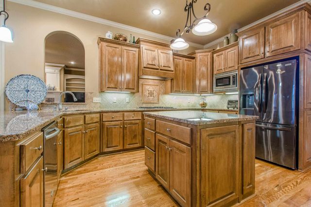 209 Commentry Lane, Little Rock, AR 72223