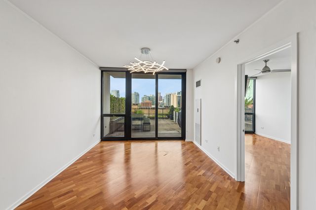 210 S Desplaines Street 607, Chicago, IL 60661