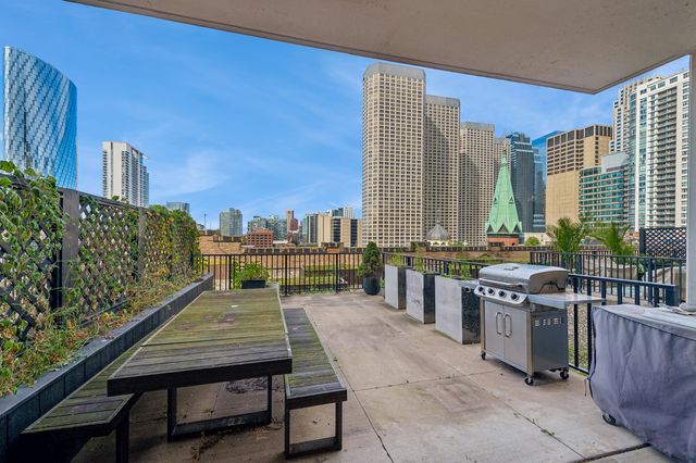 210 S Desplaines Street 607, Chicago, IL 60661