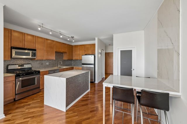 210 S Desplaines Street 607, Chicago, IL 60661