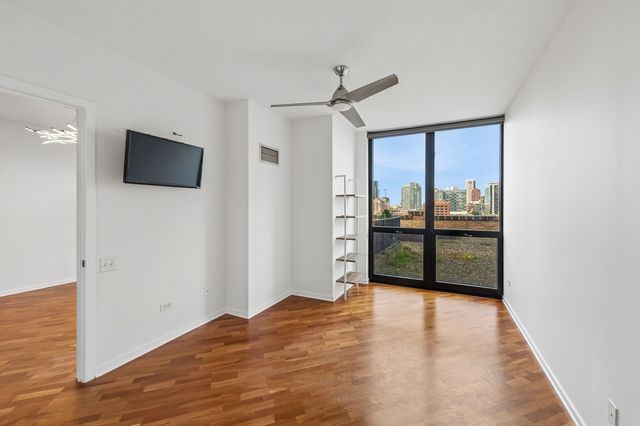 210 S Desplaines Street 607, Chicago, IL 60661
