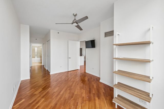 210 S Desplaines Street 607, Chicago, IL 60661