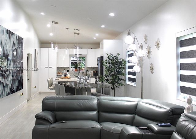 1209 NE 32nd Ave, Homestead, FL 33033