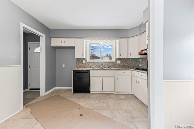 28507 Sunnydale Street, Livonia, MI 48154